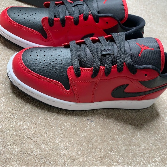 Jordan 1 Low’ Red/Black Pebbled - Picture 3 of 11